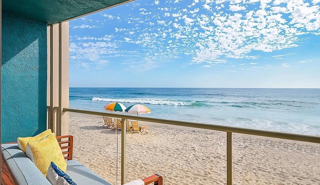 Better Choice for your Vacation! Beachfront Property, Pool, Free Breakfast!