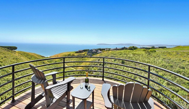Bodega Easy! Stunning Ocean Views, Hot Tub, Private Putting Green, 3 Decks