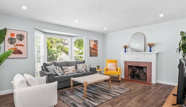 Boho 3BR Alhambra, Sleeps 8, Pet OK, DTLA/Disney/Universal/World Cup/Olympics