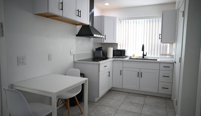 Bright 2BR Home w/Closets & In-Unit Washer/Dryer in El Segundo