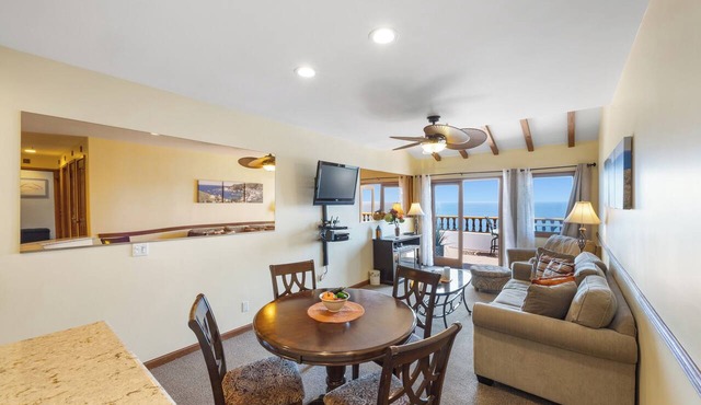 Bright & Airy Villa, Panoramic Views from all Rooms, 6-Seat Golf Cart, WIFI
