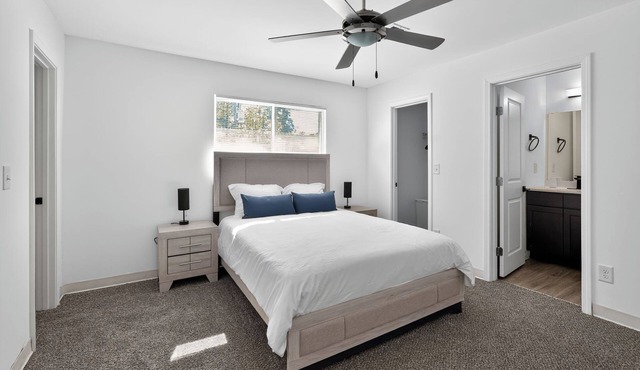 Bright, Spacious 2Bd 2.5Bt Townhome Interior in College Park