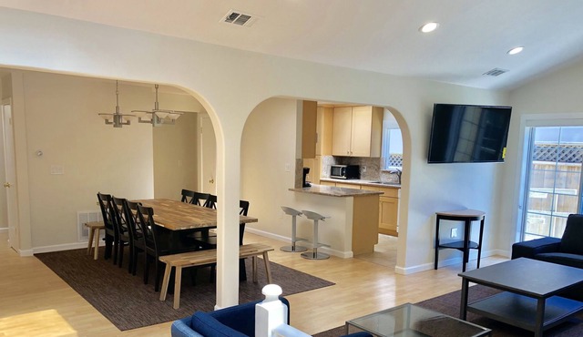 Bright whole house 6br/2ba Wifi Parking SFO 8 min