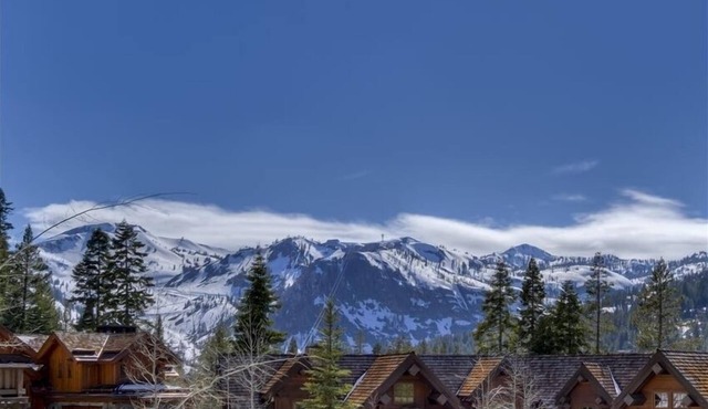 Broken Arrow Lodge in Squaw Valley