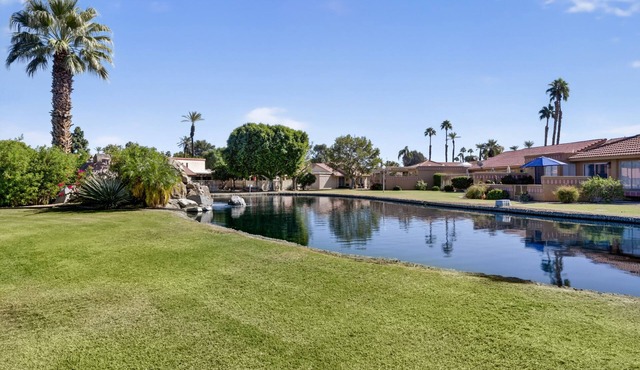 Bungalow w/private garden patios, water and greenbelt views. one with nature