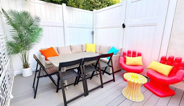 C. Vibrant 3BR Home 15m to Universal: Sleeps 12 + Patio: FIFA World Cup SoFi