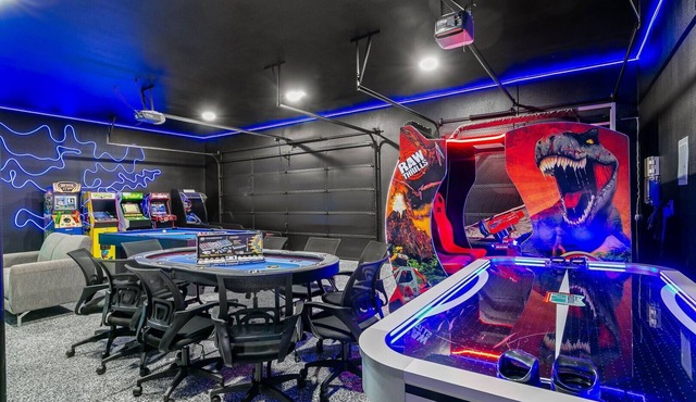 CANCUN: EPIC GAME ROOM, NEAR COACHELLA FESTIVAL!