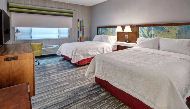 Cardiff Beach 2 Queen Room w/Breakfast, Gym & Pool