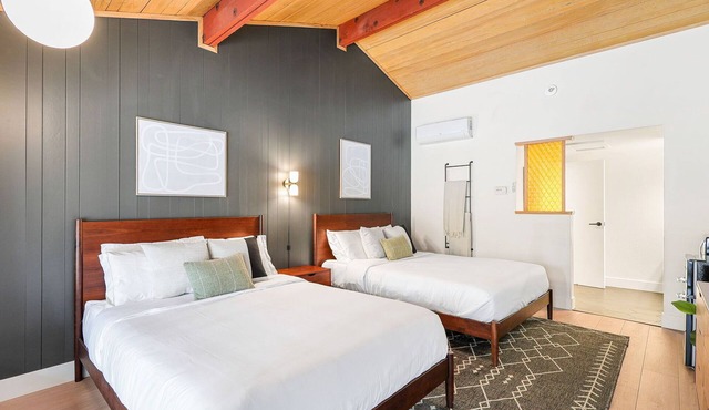 Cave Springs Resort Hotel Room 8 (Visit Mt Shasta)