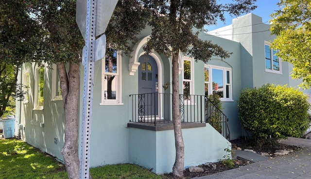 Charming 2-bed 2-bath Berkeley Home