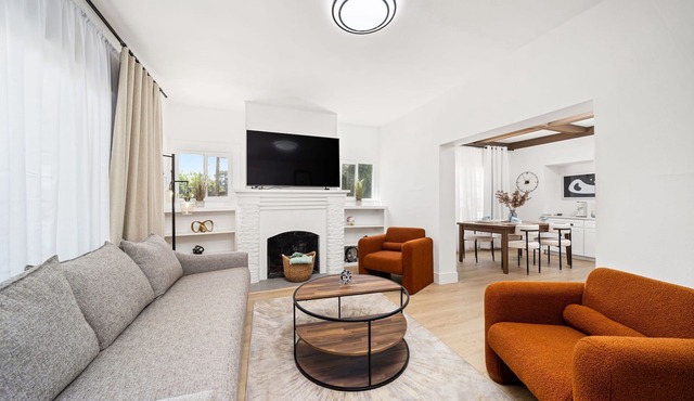 Charming 2-bedroom house in serene Alhambra with AC, WiFi