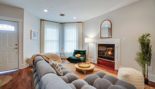 Charming 3-bedroom townhome in Pasadena!