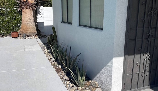 Charming 3-bedroom house with AC and WiFi in Palm Springs