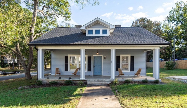Charming 3BR/2BA Sleeps 6 in Graham, NC has everything you need! in Graham