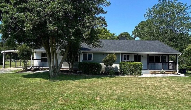 Charming 4-bedroom house with AC and WiFi in wonderful Winston-Salem in Winston-Salem