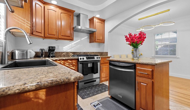 Charming Anaheim Getaway – Close to Disney & More!