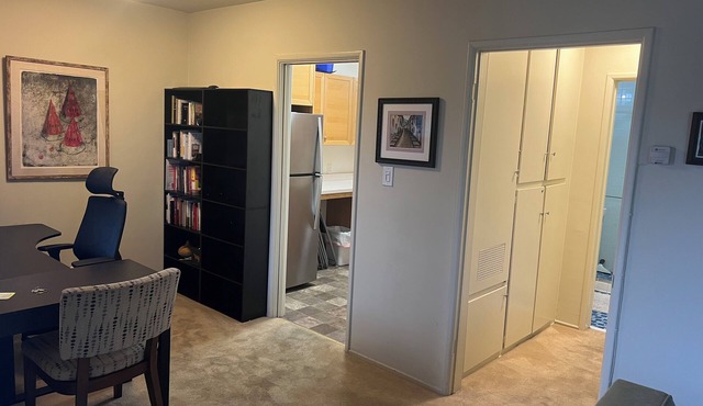 Charming centrally located 1-bedroom apartment. Great live/work space.