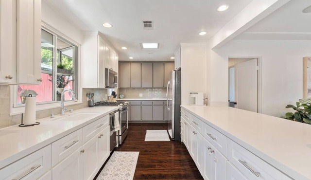 Charming Coastal Retreat in the Heart of OB! Close to the Beach and Seaworld!