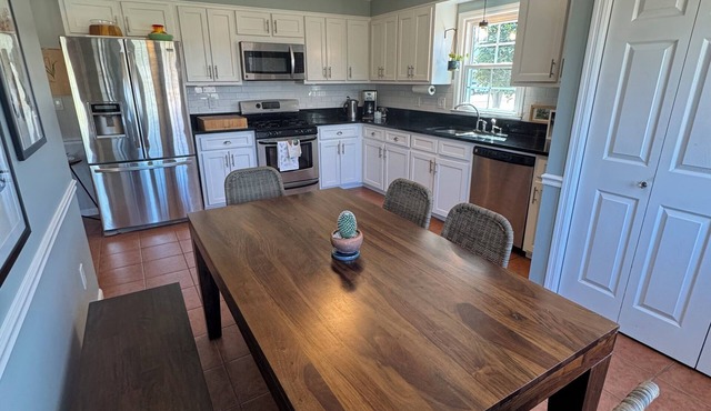 Charming, comfortable, and only 3 miles from the National! in Martinez