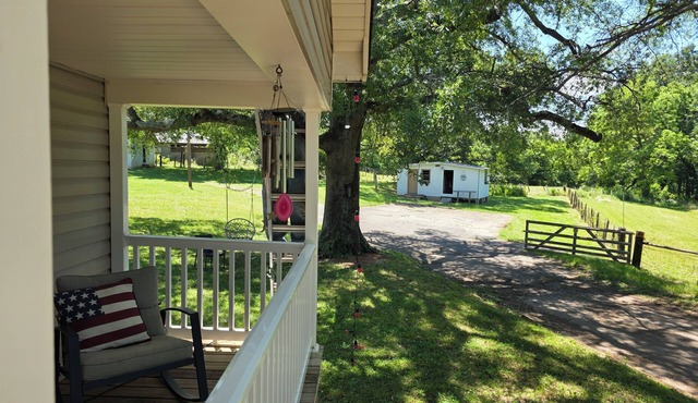 Charming farmhouse with AC in Boiling Springs