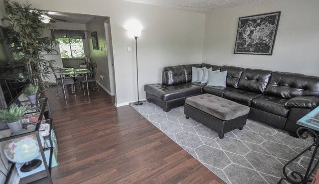 Charming first floor 2-bedroom apartment. All private with patio. in Elsmere