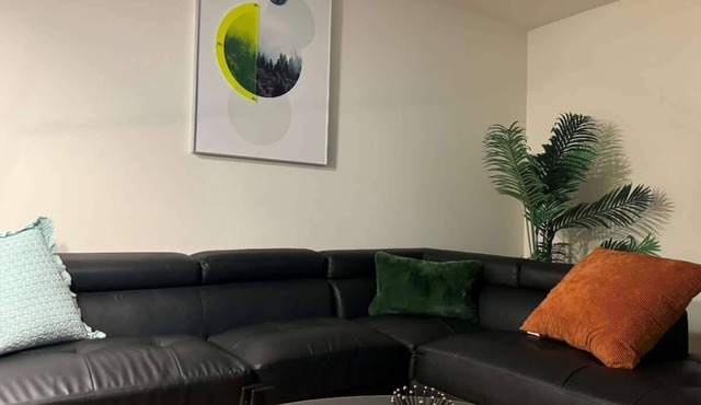 Charming Glendale Apartment – 2BR/2BA, 4 Beds