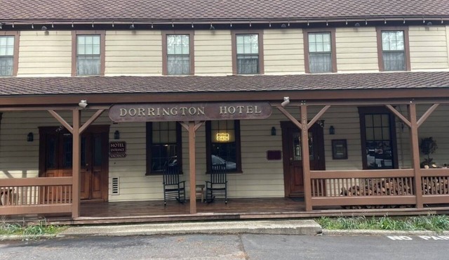 Charming Historic B&B Room in Downtown Dorrington