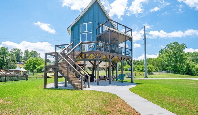 Charming Lake Hickory cottages with docks, decks, and serene river views, perfect for family getaways.