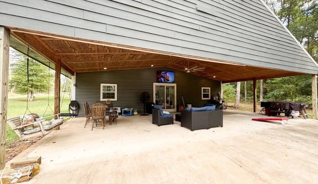 Charming Lakefront Cabin in Cullman