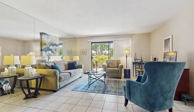 Charming Palm Springs Condo with Breathtaking Views & Resort-Style Comforts.