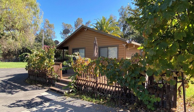 Charming private Cottage with hot tub in the Countryside of Sonoma