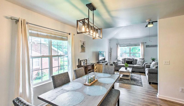 Charming Springfield Escape w/Furnished Deck in Springfield