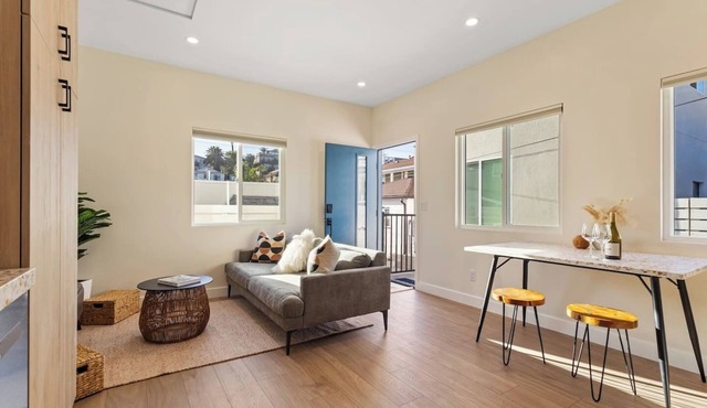 Chic 1 BR Urban Bungalow | AC + Free Parking