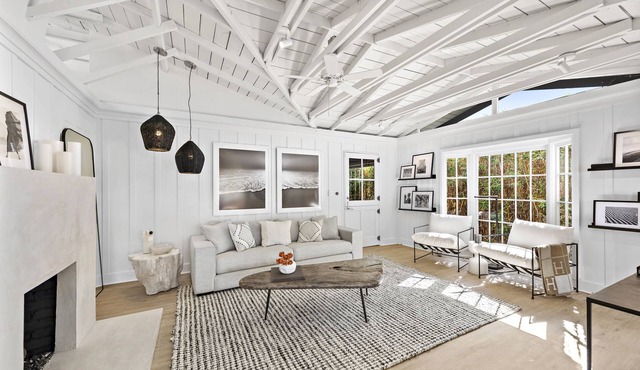 Chic Beach Cottage: Steps to Beaches, Restaurants and Boutiques