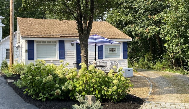 Classic Maine Beach Cottage - In the Heart of Ogt. Village , Walk to everything in Ogunquit
