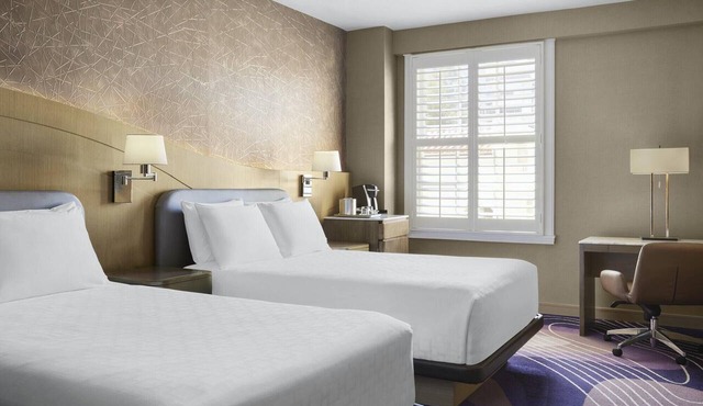 Classic Room, Onsite Pool, Close to World-Class Museums!