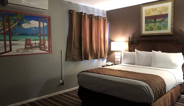 Clean, Cozy Room Near LA Landmarks: Perfect for a City Adventure