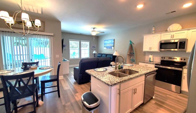 Coastline Townhome Beach Getaway - Located by The Emerald Isle Bridge in Cedar Point