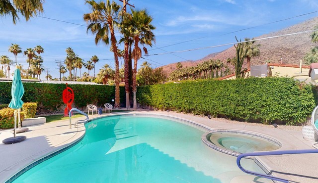 Colorful home with private pool and spa & private gas grill - families welcome