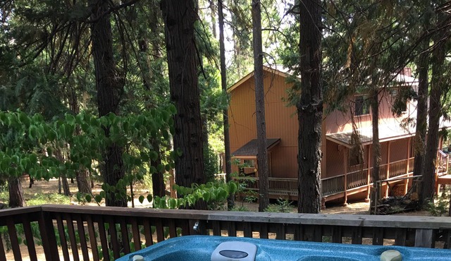 Comfy 70’s retro Cabin Six person spa flat lot quiet Community pool gym open😎