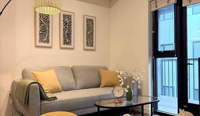 Cozy 1-bedroom apartment in Ktown Los Angeles with AC and gym