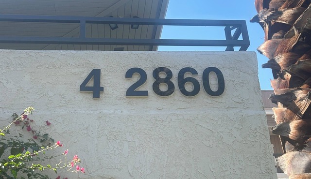Cozy 1-bedroom condo with WiFi, AC in charming Palm Springs, pool view
