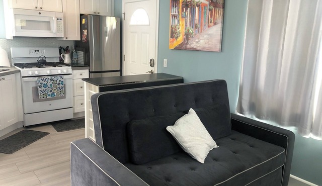 Cozy 1-bedroom Guest House in charming Pacific Beach