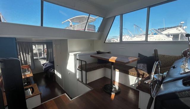 Cozy 2-bedroom Private Houseboat in lovely Sausalito with AC