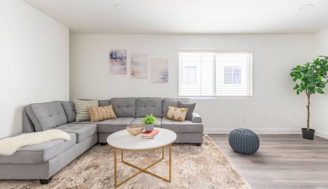 Cozy 2BR/2BA Apt in DT Alhambra + EV Charger