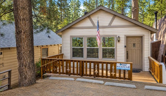 Cozy 2BR/2BA Log Home: Fenced Yard, Gas Fireplace & Walk to Lake