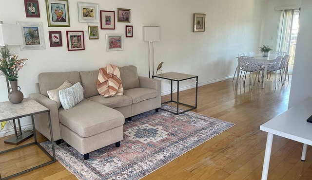 Cozy 2BR Townhouse , A/C, Parking, Near Cabrillo Beach & Aquarium