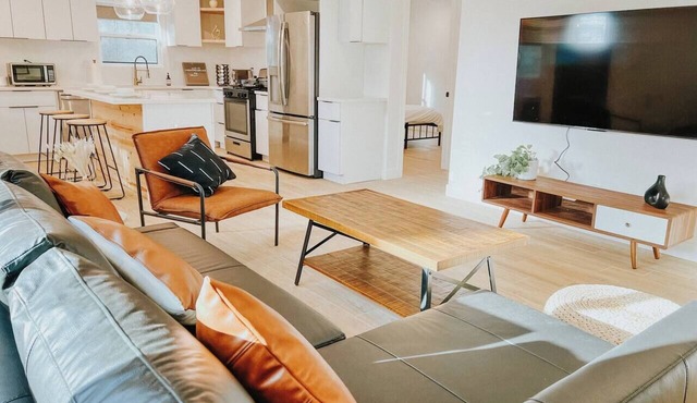 Cozy 3/2 Rose Bowl, Pasadena with AC and Parking