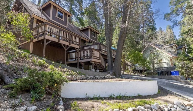 Cozy Crestline Cabin Near Lake Gregory