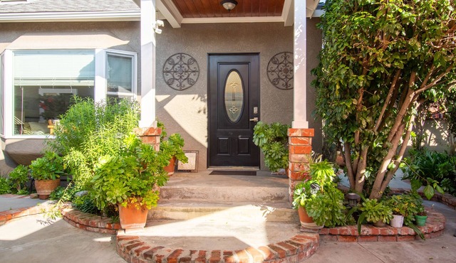 Cozy Guest House with Patio